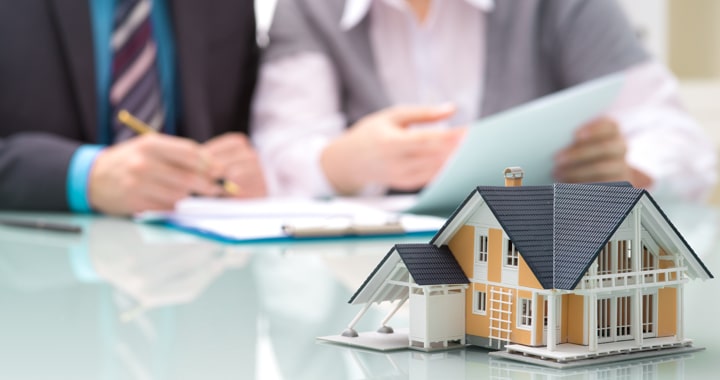 تأمين العاملين في المنازل.jpg